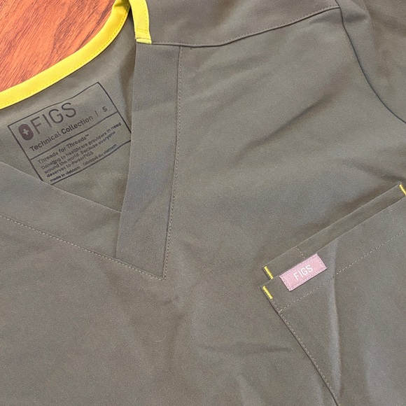 Figs Moss Green Scrub Set - Picture 3 of 8